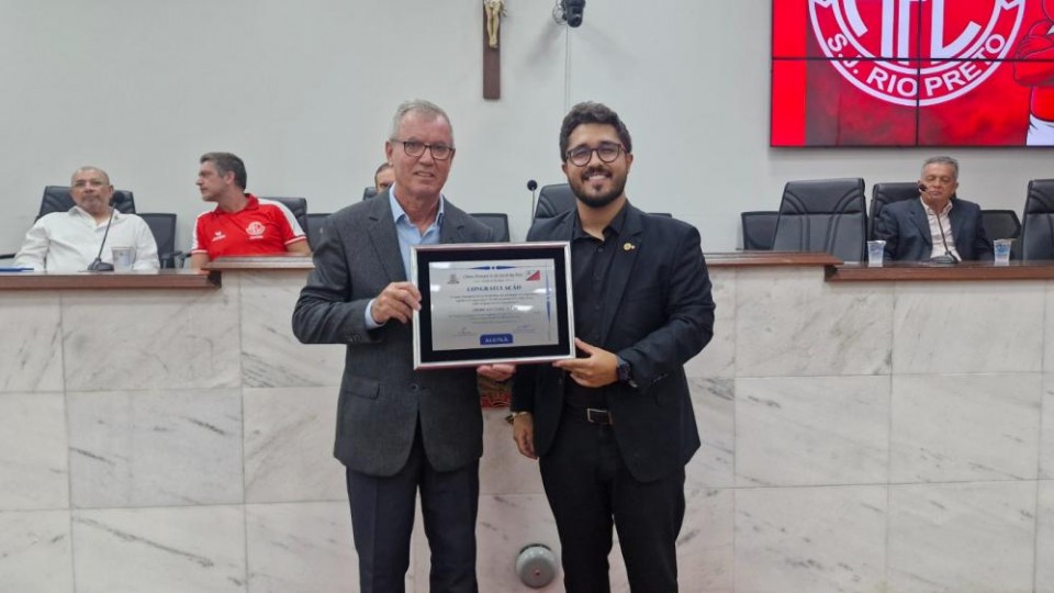 MECÃO É HOMENAGEADO NA CÂMARA MUNICIPAL 