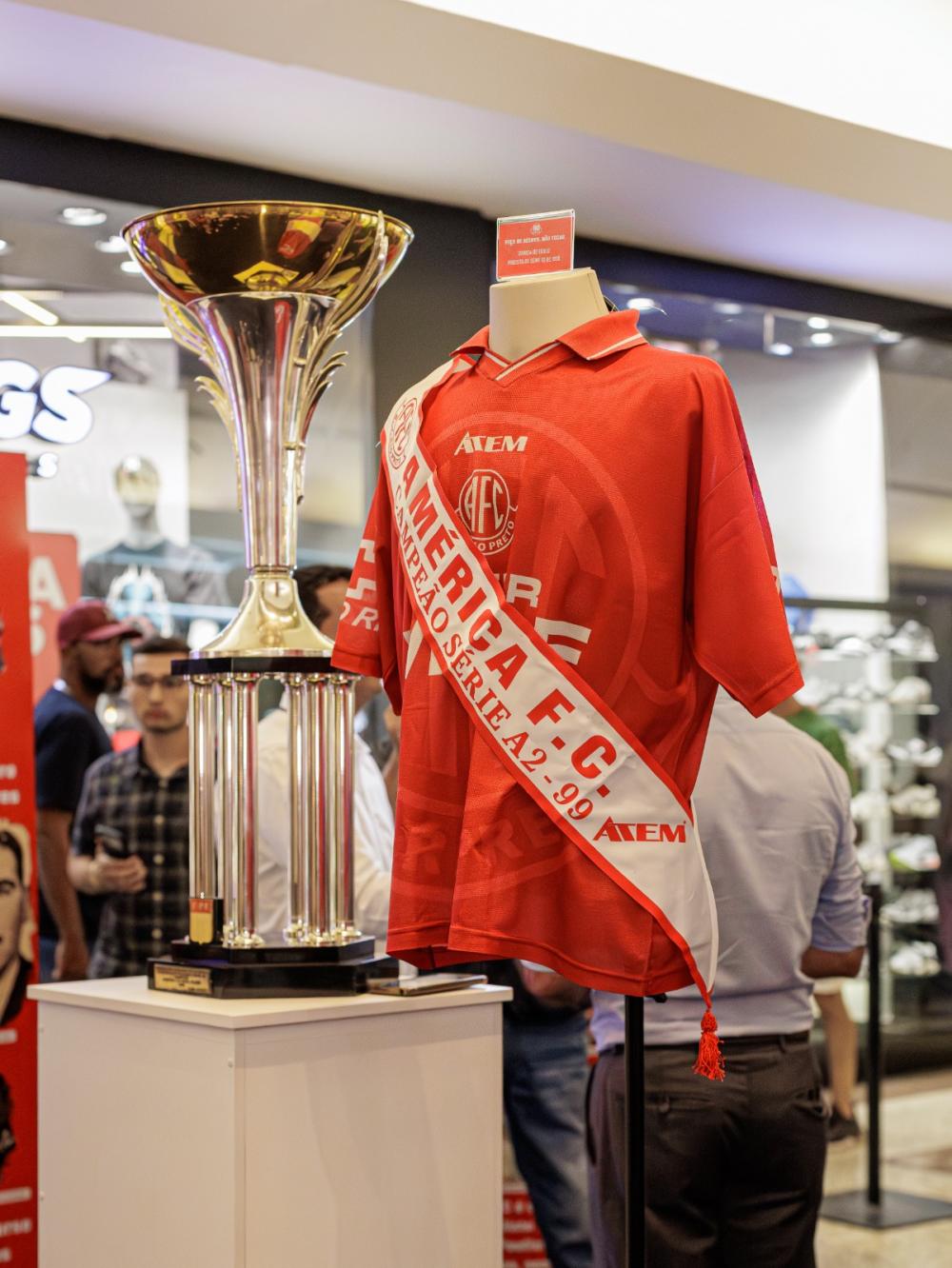 80 ANOS DO AMÉRICA É CELEBRADO COM EXPOSIÇÃO 80 ANOS DO AMÉRICA É CELEBRADO COM EXPOSIÇÃO