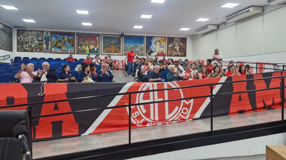 MECÃO É HOMENAGEADO NA CÂMARA MUNICIPAL MECÃO É HOMENAGEADO NA CÂMARA MUNICIPAL