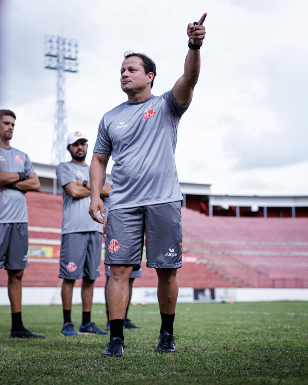 KINHO FORGIARINI É APRESENTADO OFICIALMENTE PELO AMÉRICA