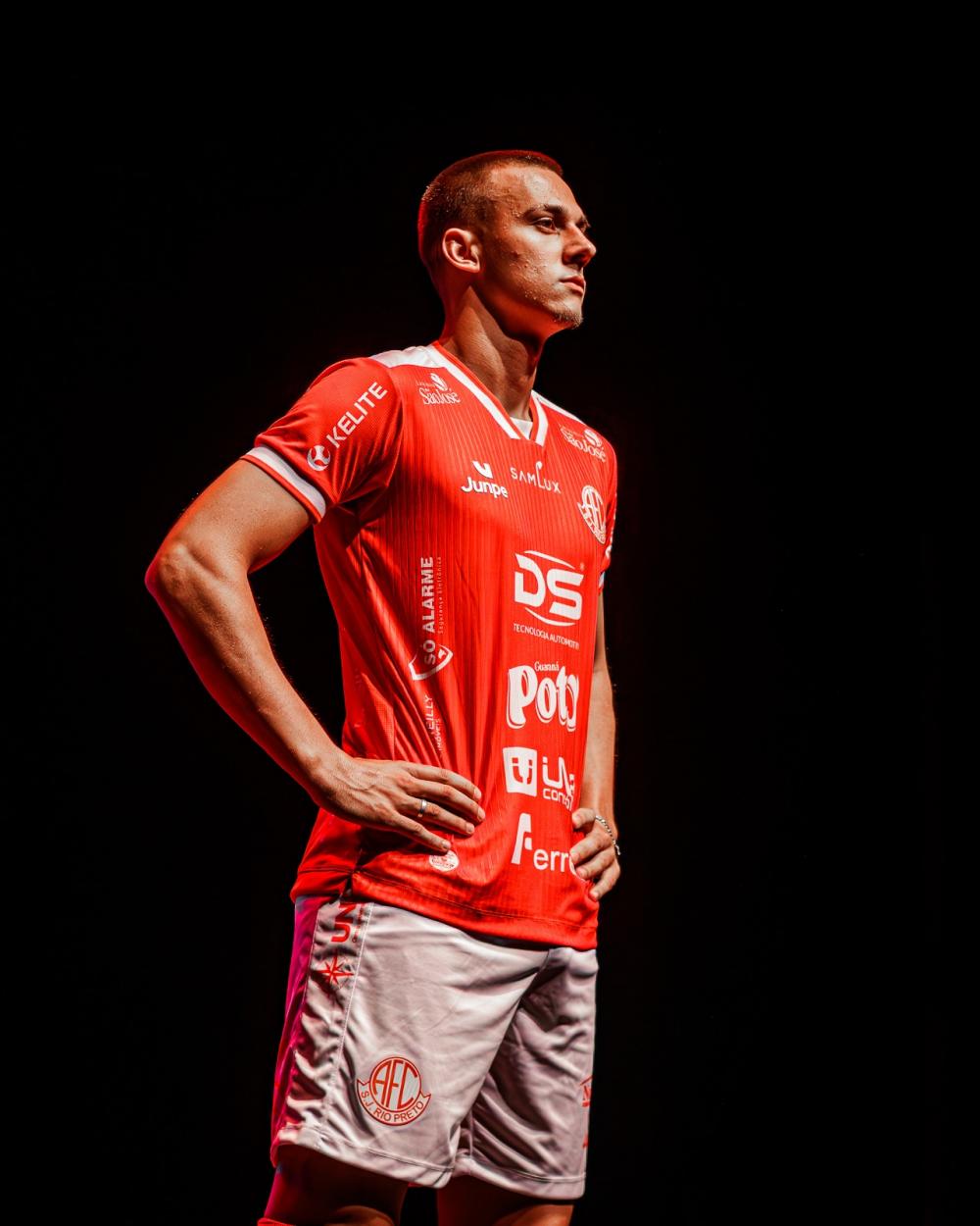 EM NOITE DE LANÇAMENTO, CLUBE APRESENTA UNIFORMES PARA 2026