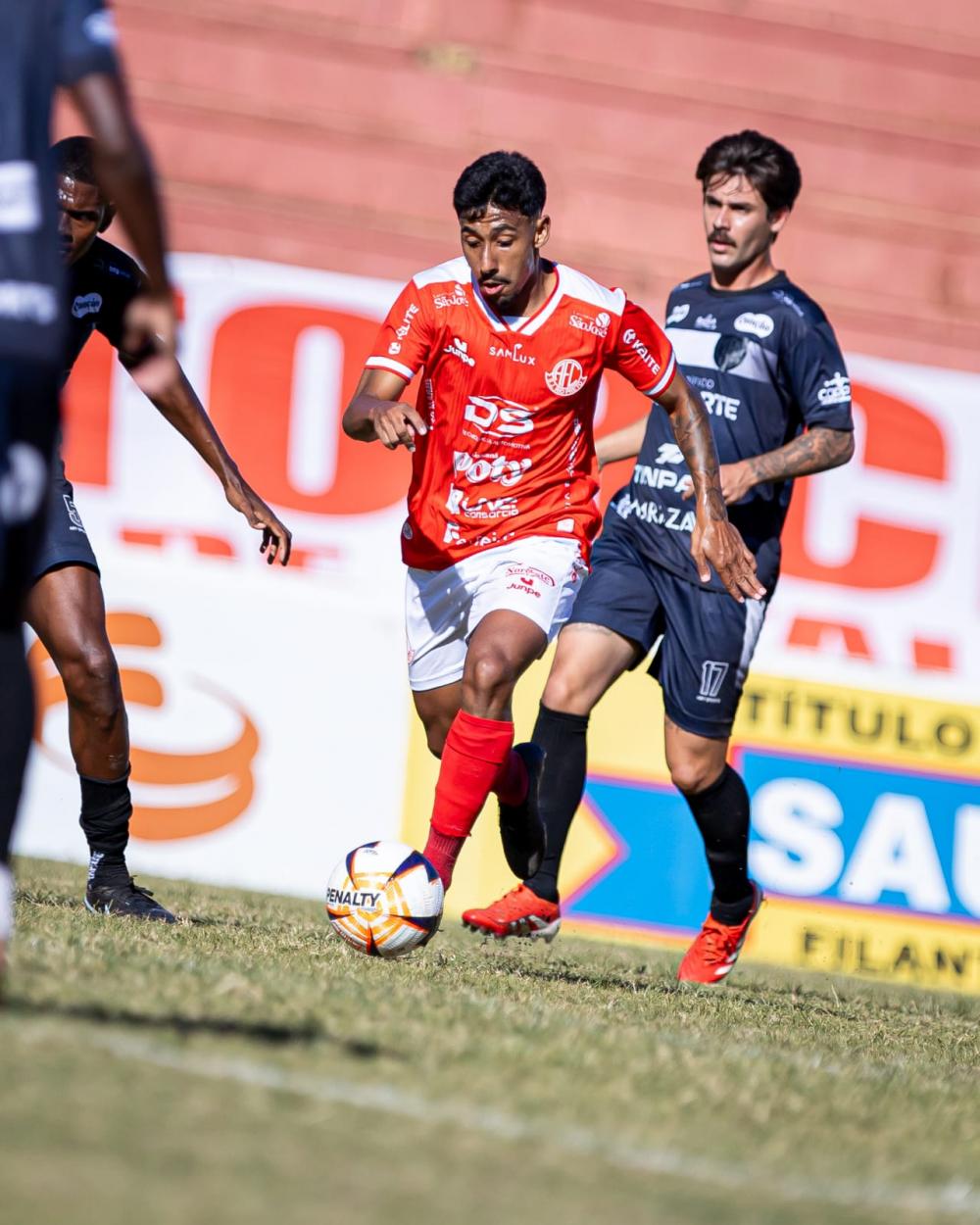 EM JOGO ELETRIZANTE, AMÉRICA VENCE O TUPÃ E SEGUE 100% EM CASA EM JOGO ELETRIZANTE, AMÉRICA VENCE O TUPÃ E SEGUE 100% EM CASA