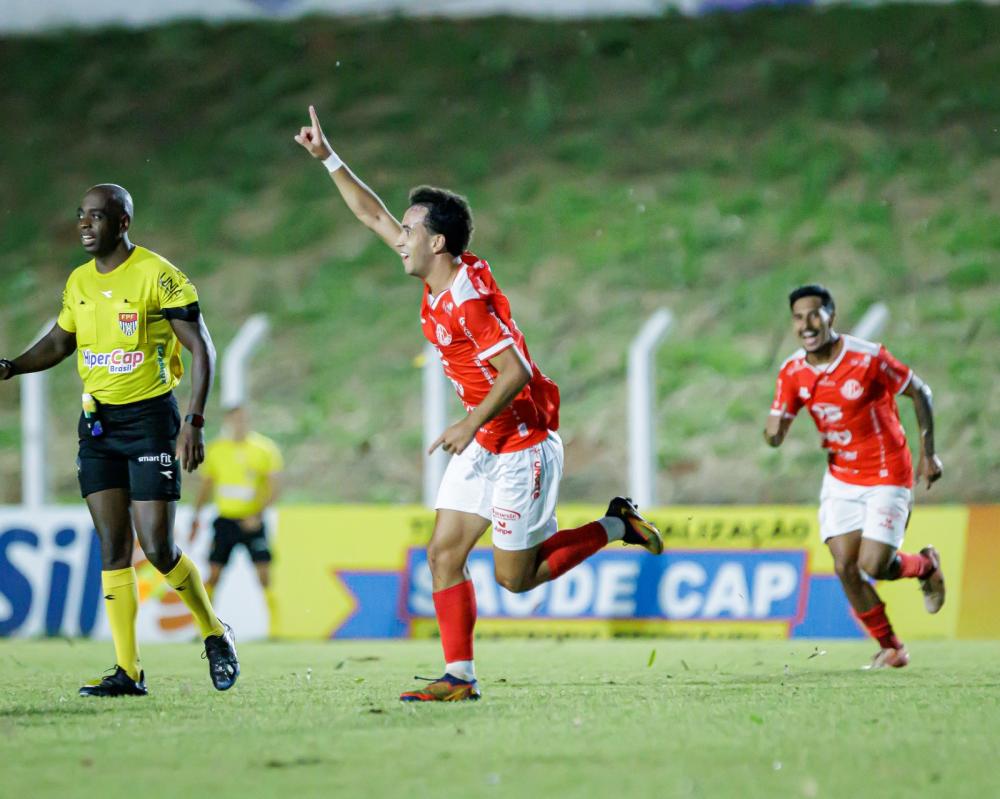 AMÉRICA VENCE EM SANTA FÉ E CHEGA AOS 18 PONTOS NA BEZINHA