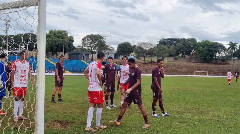 NO PAULISTA SUB-20, GOLEIRO DEFENDE PÊNALTI, TIME CRIA OPORTUNIDADES, MAS É SUPERADO PELA FERROVIÁRIA NO PAULISTA SUB-20, GOLEIRO DEFENDE PÊNALTI, TIME CRIA OPORTUNIDADES, MAS É SUPERADO PELA FERROVIÁRIA