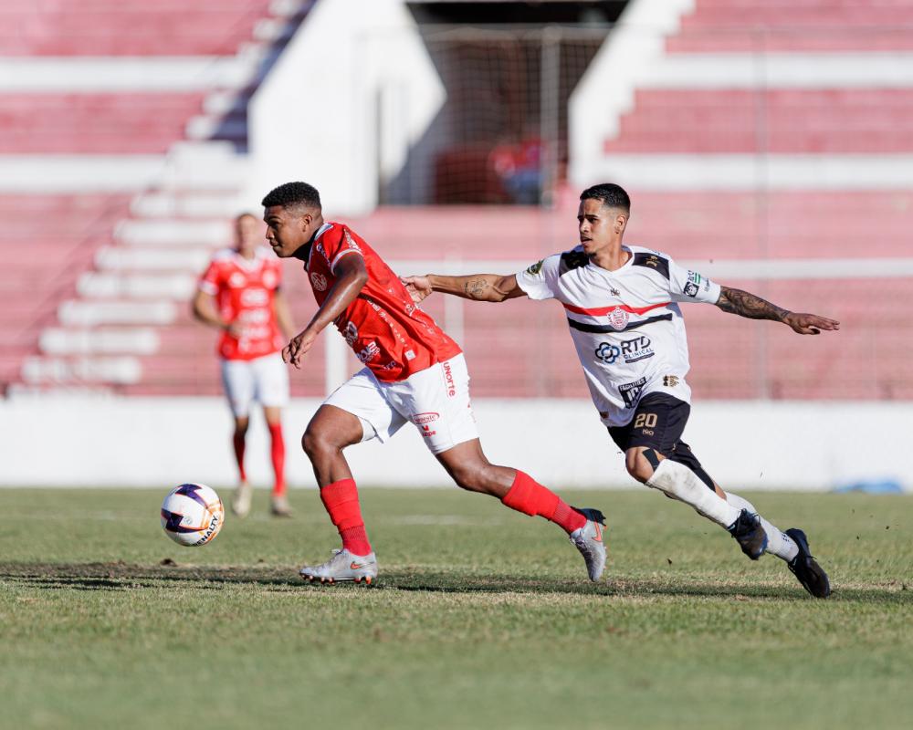 EMPATE MANTÉM DISPUTA PELA VAGA EM ABERTO EMPATE MANTÉM DISPUTA PELA VAGA EM ABERTO