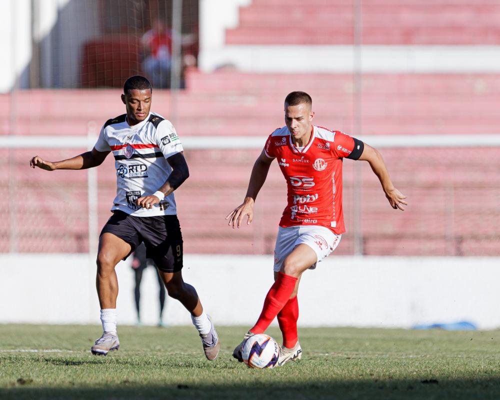 EMPATE MANTÉM DISPUTA PELA VAGA EM ABERTO EMPATE MANTÉM DISPUTA PELA VAGA EM ABERTO