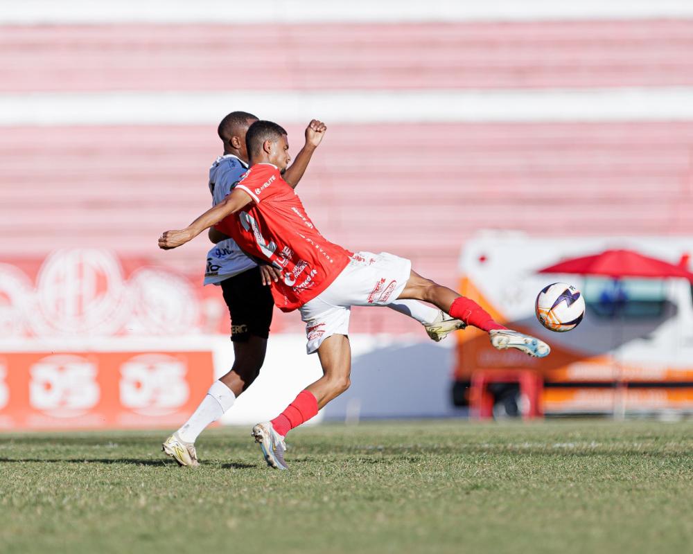EMPATE MANTÉM DISPUTA PELA VAGA EM ABERTO EMPATE MANTÉM DISPUTA PELA VAGA EM ABERTO