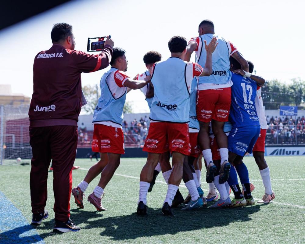 AMÉRICA CONQUISTA O ACESSO À SÉRIE A4 E ESTÁ NA FINAL DA BEZINHA AMÉRICA CONQUISTA O ACESSO À SÉRIE A4 E ESTÁ NA FINAL DA BEZINHA