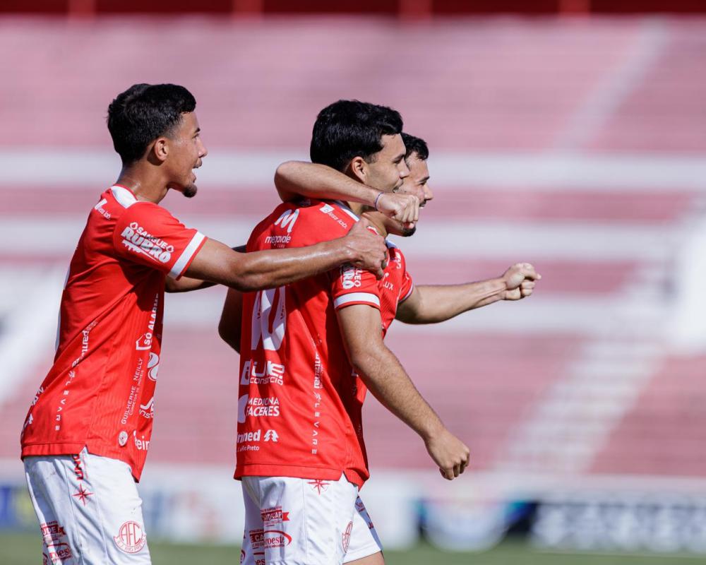 NO TEIXEIRÃO, AMÉRICA VENCE A PORTUGUESA SANTISTA NO TEIXEIRÃO, AMÉRICA VENCE A PORTUGUESA SANTISTA
